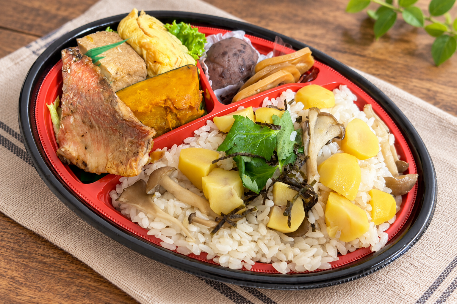 季節御飯弁当(栗・きのこ)